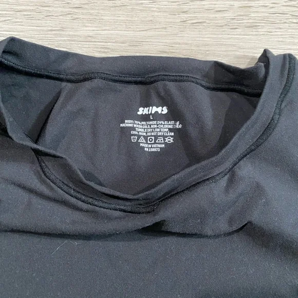 Women’s Skims Black Essental Bodysuit Seamless Short Sleeve Blouse - Picture 3 of 5